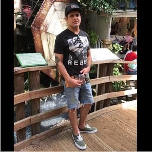 Meet your Posher, Tom